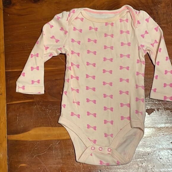 NWOT 6-9 month Cat & Jack long sleeve pink w/pink bow graphics body suit/onesie - Picture 1 of 16